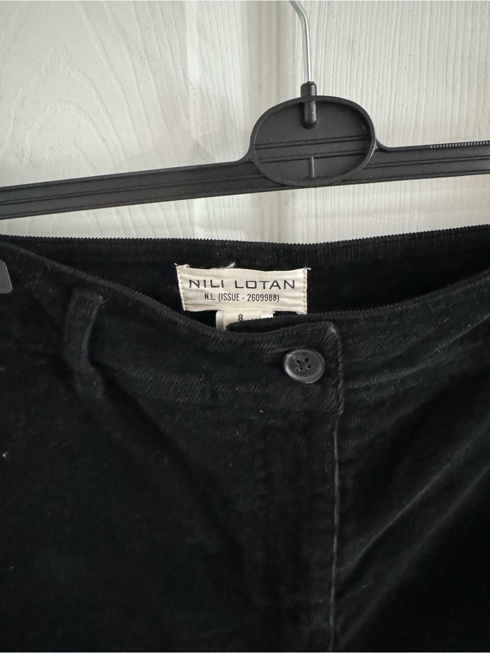 EUC NILI LOTAN BLACK FINE CORDOROY PANT
SZ 8